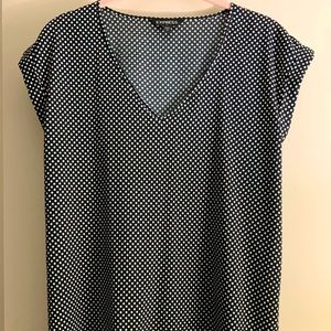 Polka dot silky v-neck gramercy tee